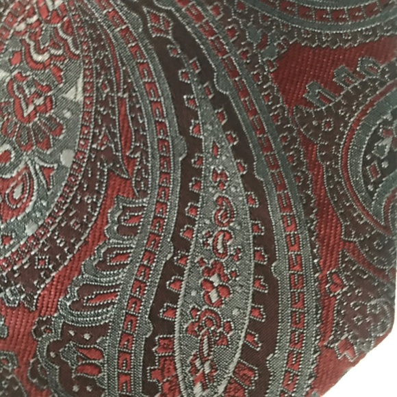 Tie Brand New Maroon Gray Paisley by Mark Alexander - Picture 2 of 10
